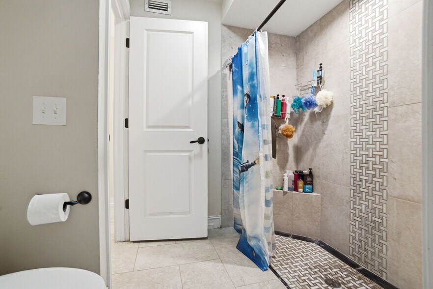More Photos Of 4120 3rd Ave NW, Naples Apartments For Sale