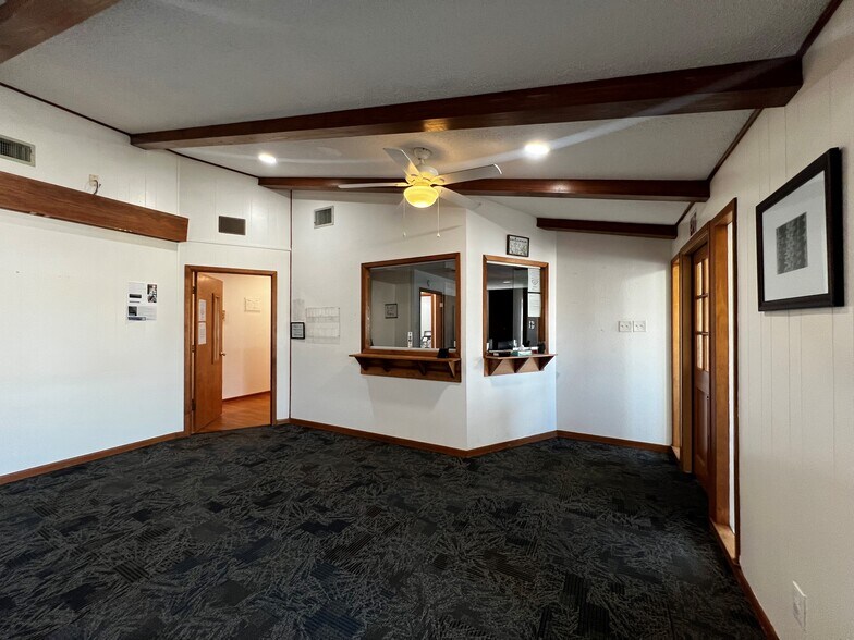 More Photos Of 955 Loop 337, New Braunfels Office For Lease