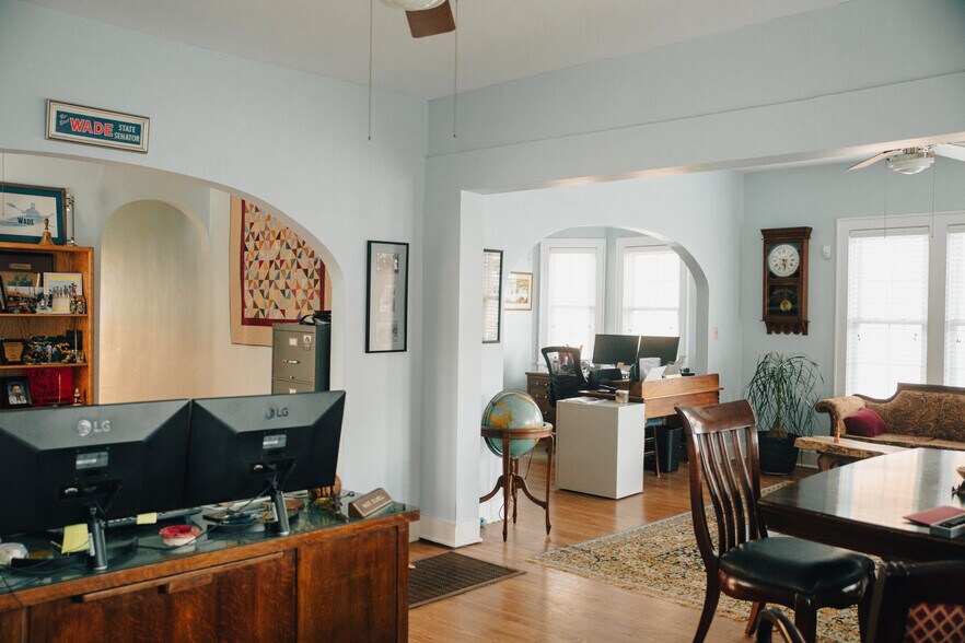 More Photos Of 355 N College Ave, Fayetteville Office For Sale