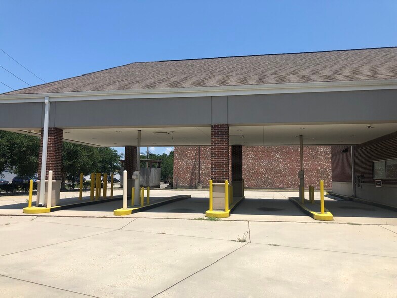 More Photos Of 810 W Esplanade Ave, Kenner General Retail For Sale