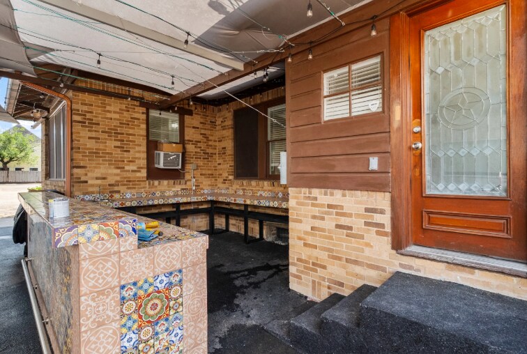 More Photos Of 1322 Yale St, Houston Office For Lease