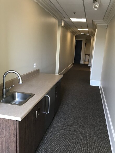 More Photos Of 1 Walker Ave, Clarendon Hills Office For Lease