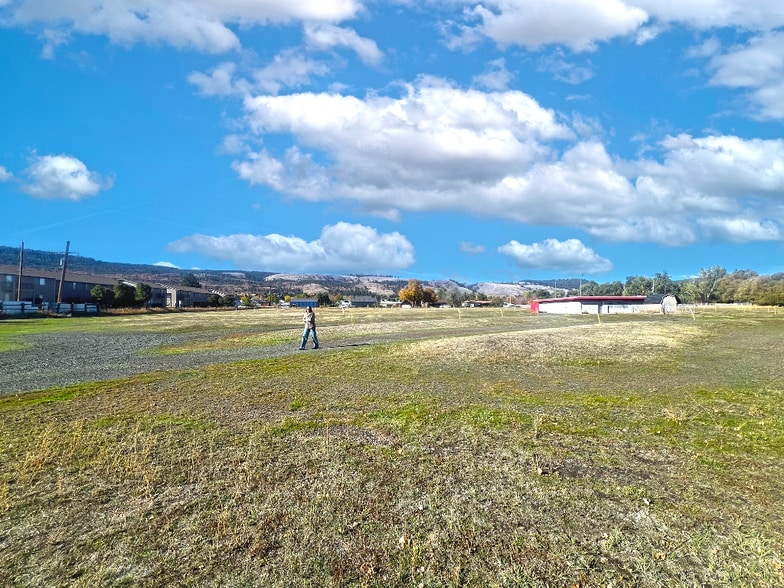 More Photos Of 404 20th St, La Grande Land For Sale