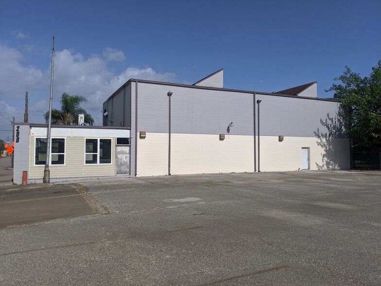 More Photos Of 200 E Texas Ave, Baytown Freestanding For Lease