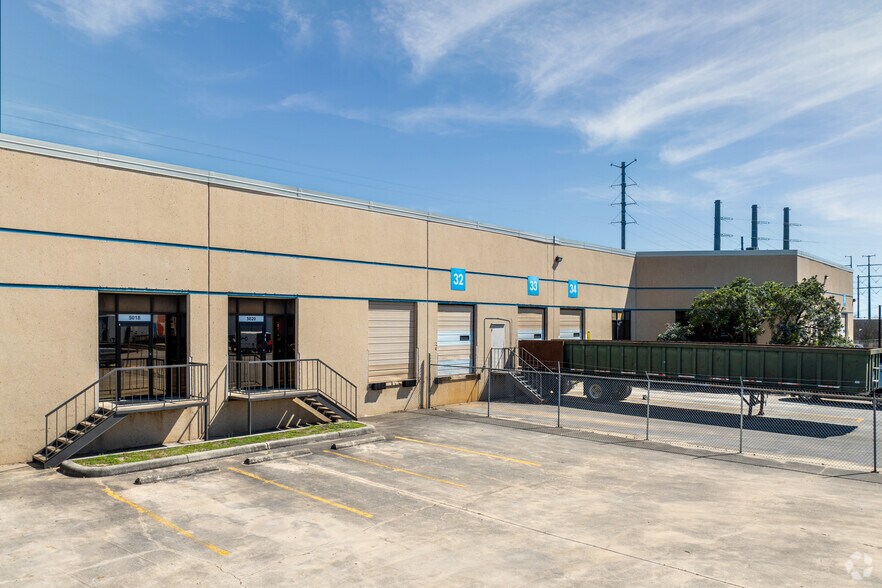 More Photos Of 5008-5030 Service Center Dr, San Antonio Unknown For Lease