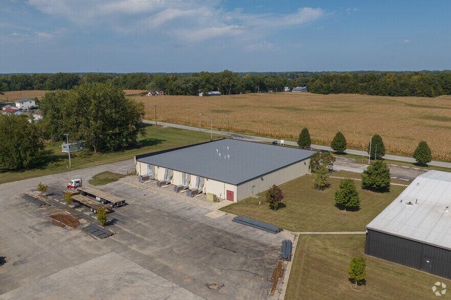More Photos Of 8645 E Backwater Rd, North Webster Showroom For Sale