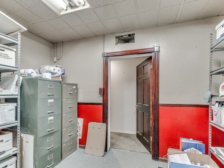 More Photos Of 1420 Linwood Blvd, Oklahoma City Office For Sale