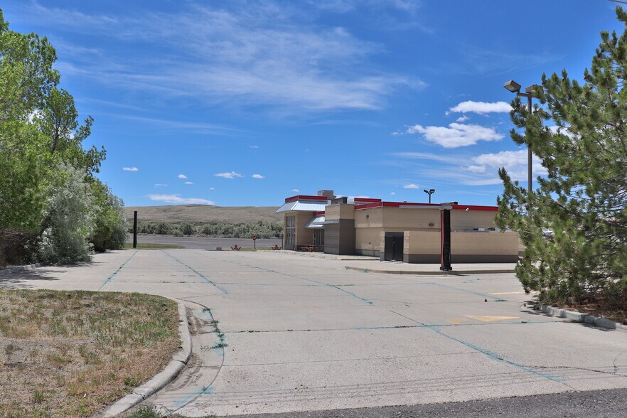 More Photos Of 1902 Mountain View Dr, Cody Fast Food For Sale