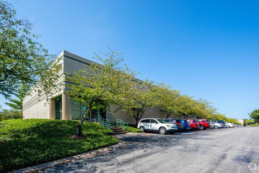 Primary Photo Of 600-623 Airpark Center Dr, Nashville Warehouse For Lease