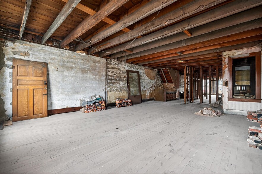 More Photos Of 210 E 5th Ave, Tarentum Office For Sale