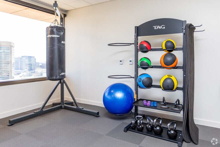 More Photos Of 100 Light St, Baltimore Office For Lease