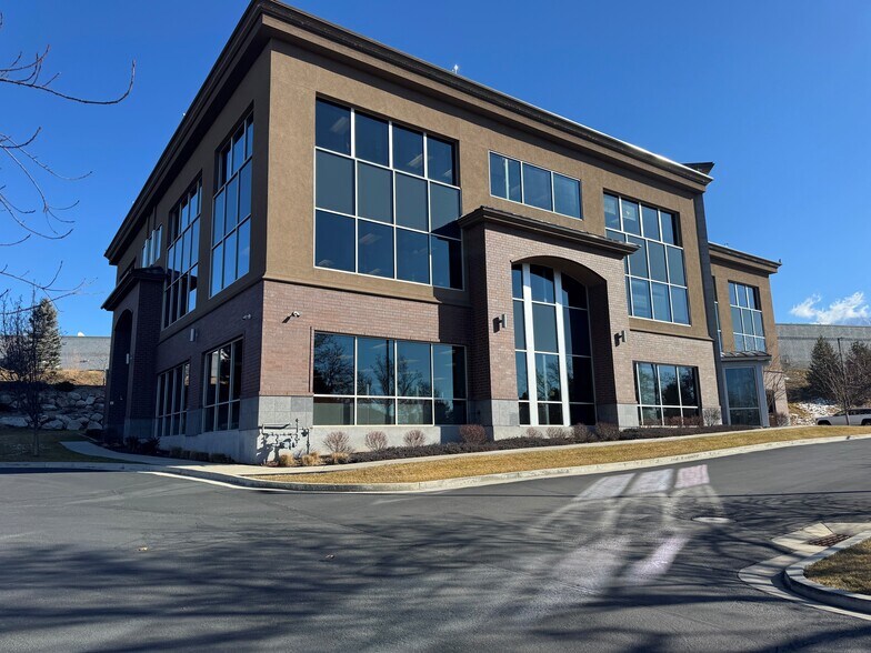 More Photos Of 7927 S High Point Pky, Sandy Office For Lease
