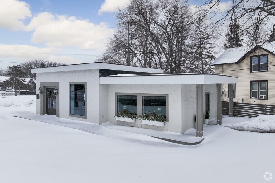 More Photos Of 1986 Highway 96 E, White Bear Lake Freestanding For Lease