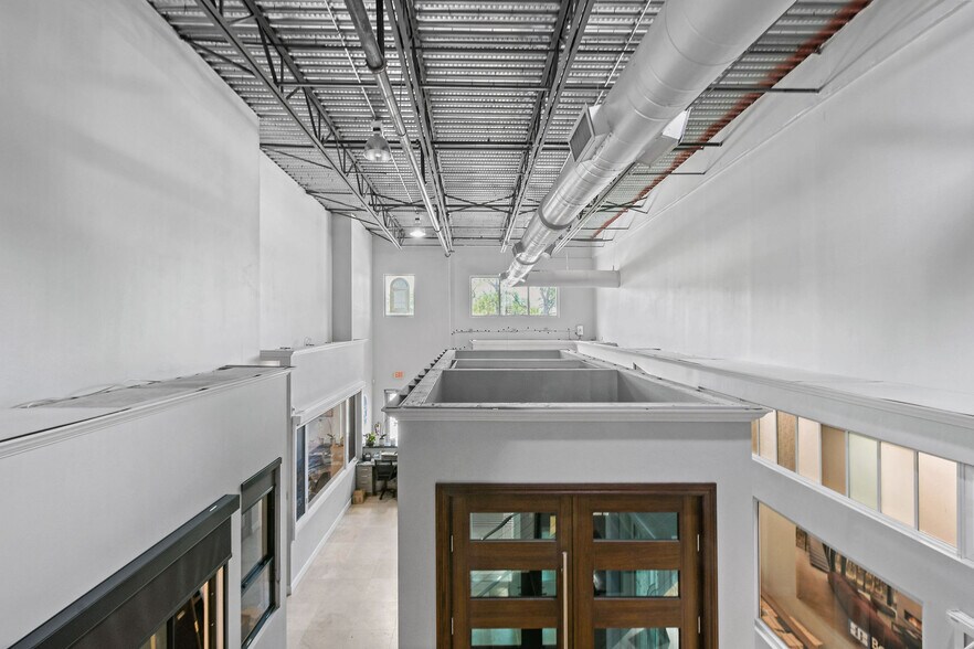 More Photos Of 5401 N Haverhill Rd, West Palm Beach Warehouse For Lease