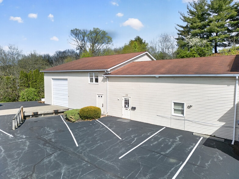 More Photos Of 5585 MacArthur Rd, Whitehall Showroom For Sale
