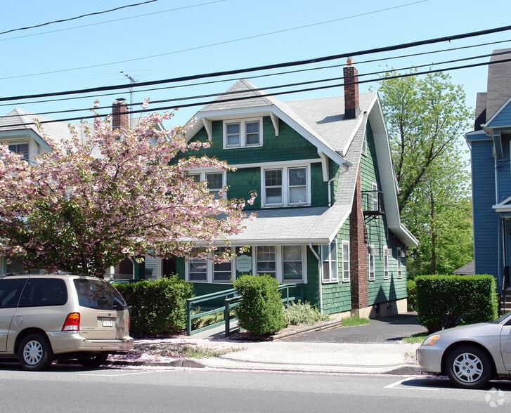 More Photos Of 806 Kearny Ave, Kearny Office For Lease