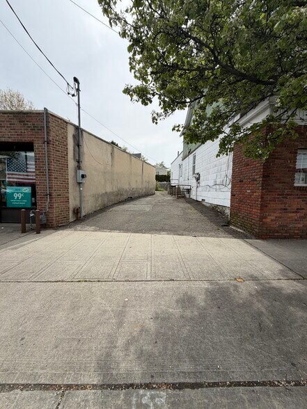More Photos Of 85 Hillside Ave, Williston Park Flex For Sale