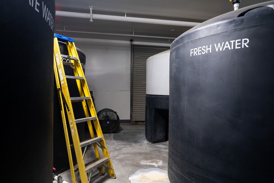 More Photos Of 19533 McLane St, Palm Springs Distribution For Sale