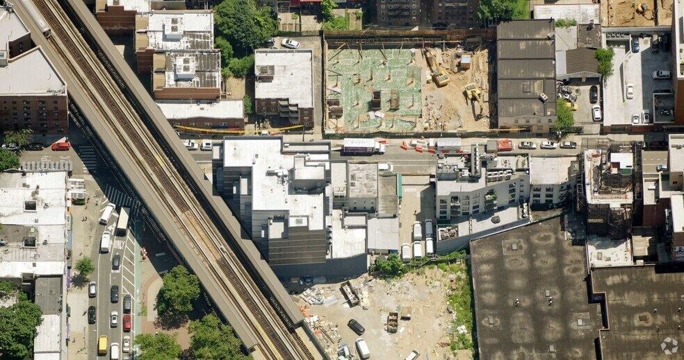 More Photos Of 4320 52nd St, Woodside Apartments For Sale