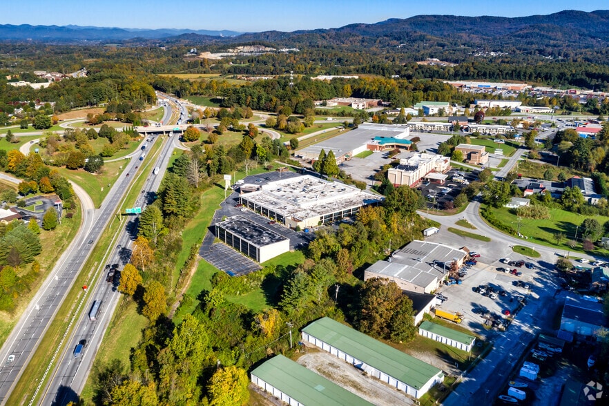 More Photos Of 201 Sugarloaf Rd, Hendersonville Hotel For Sale