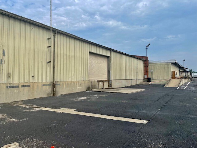 More Photos Of 2501 Millers Ln, Louisville Warehouse For Lease