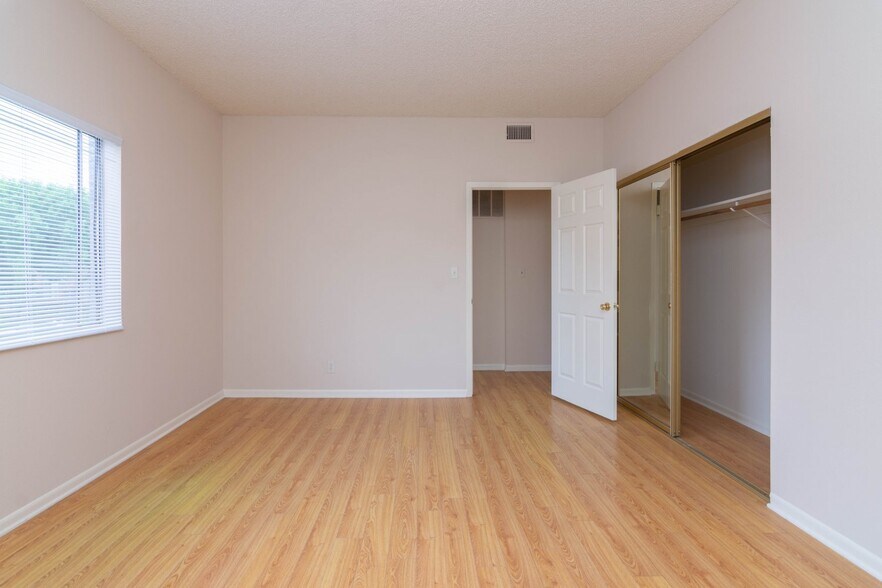 More Photos Of 404 Lincoln Ave, Glendale Apartments For Sale