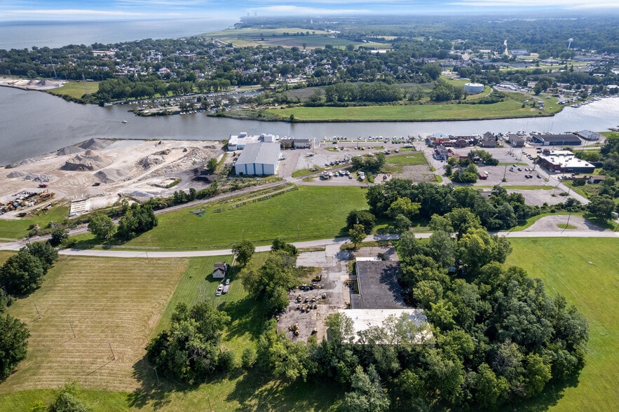 More Photos Of 60 Williams St, Grand River Warehouse For Sale