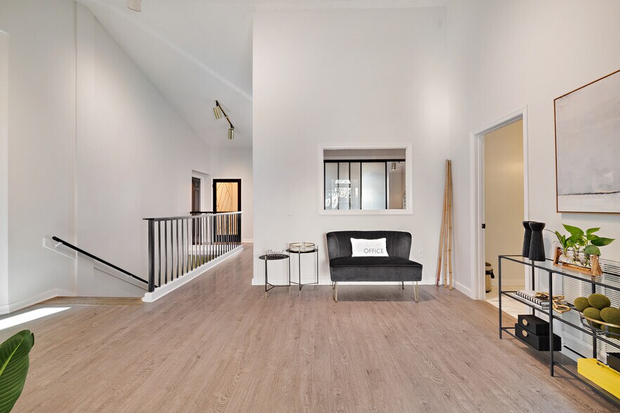 More Photos Of 8301-8323 Cherry Ln, Laurel Medical For Lease