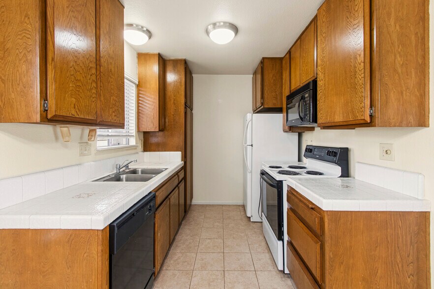 More Photos Of 4069 Goldfinch St, San Diego Apartments For Sale