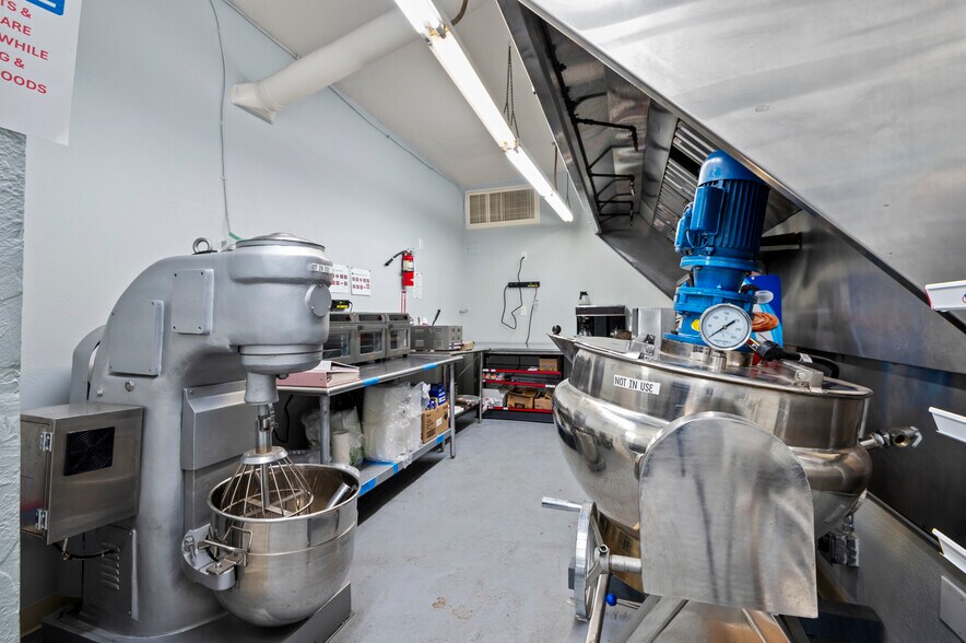 More Photos Of 2810 E Spencer Lake Rd, Shelton General Retail For Sale