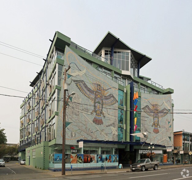 Primary Photo Of 1057-1061 Fort St, Victoria Apartments For Lease
