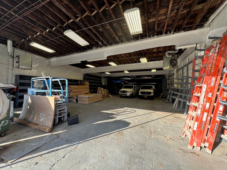 More Photos Of 414 3rd Ave, Brooklyn Warehouse For Lease