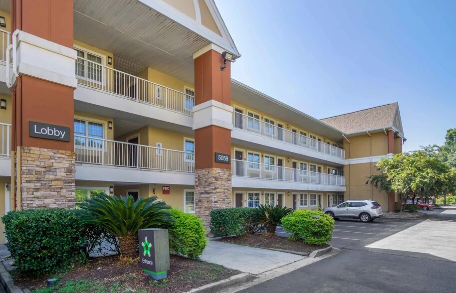 More Photos Of 5059 N Arco Ln, Charleston Hotel For Sale