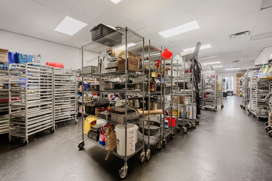 More Photos Of 4895-4897 Oakland St, Denver Food Processing For Sale