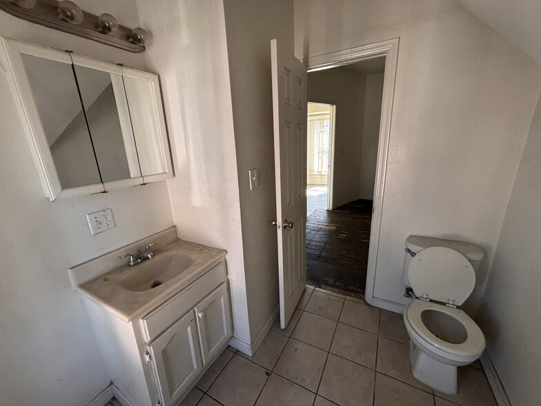 More Photos Of 933 E 28th St, Los Angeles Multifamily For Sale