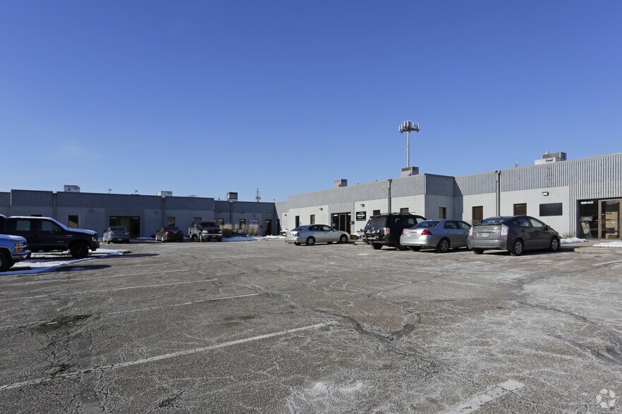 More Photos Of 6820-6848 Washington Ave S, Eden Prairie Showroom For Lease