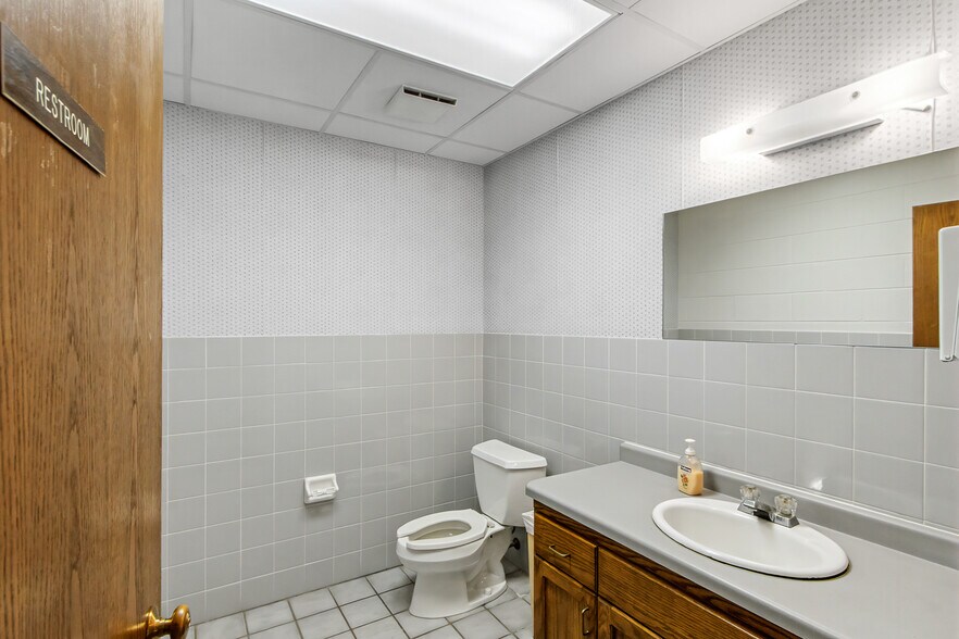 More Photos Of 115 E Conant St, Portage Office For Sale