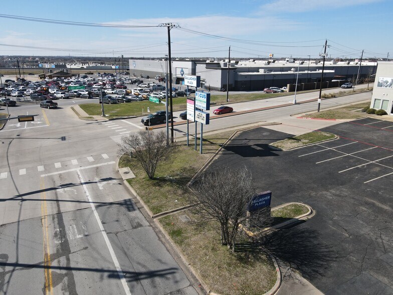 More Photos Of 809 Gallagher Dr, Sherman General Retail For Sale