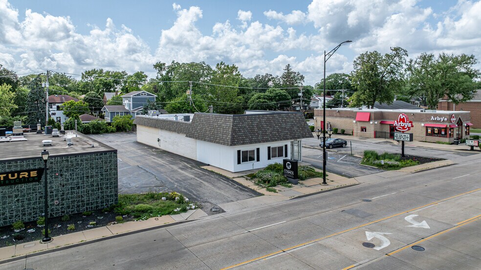 More Photos Of 332 N York St, Elmhurst Medical For Sale