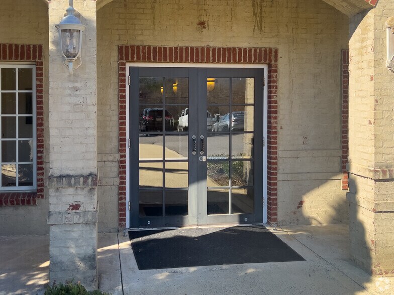 More Photos Of 6930 Cahaba Valley Rd, Birmingham Office For Lease