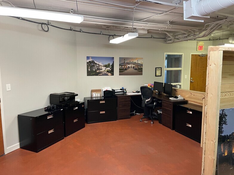 More Photos Of 1230 W Morehead St, Charlotte Loft Creative Space For Lease
