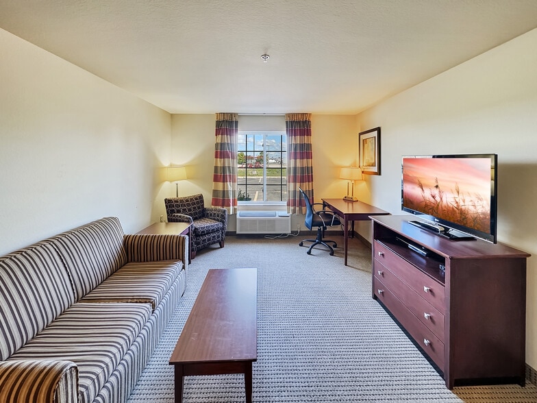 More Photos Of 1515 Planeview Dr, Oshkosh Hotel For Sale