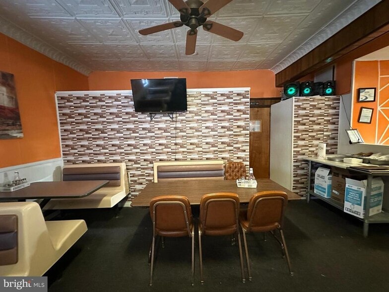 More Photos Of 15083 Summit Plz, Blue Ridge Summit Restaurant For Sale