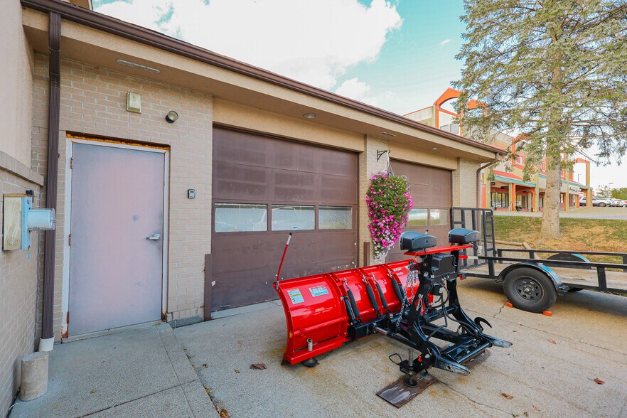 More Photos Of 1075 Waterdam Plaza Dr, McMurray Office For Lease