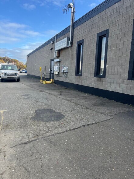 More Photos Of 300 Avon St, Stratford Warehouse For Lease