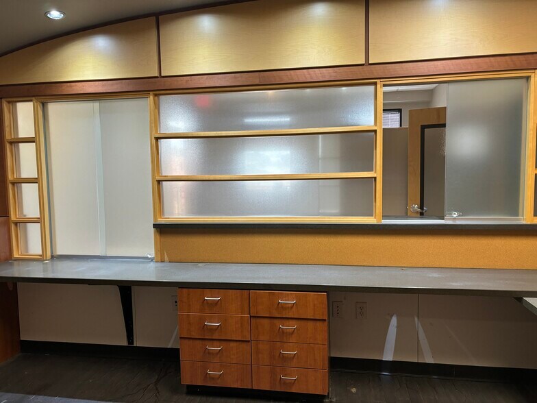 More Photos Of 4300 N Quinlan Park Rd, Austin Unknown For Lease