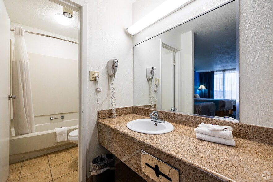 More Photos Of 722 E Pancake Blvd, Liberal Hotel For Sale