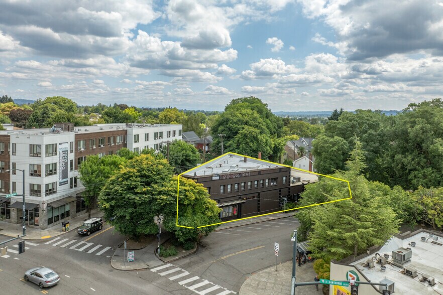 More Photos Of 1960 SE Hawthorne Blvd, Portland Apartments For Sale