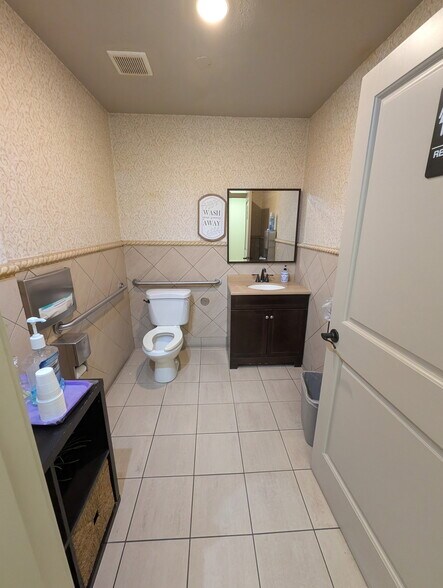 More Photos Of 1614 French St, Santa Ana Medical For Sale