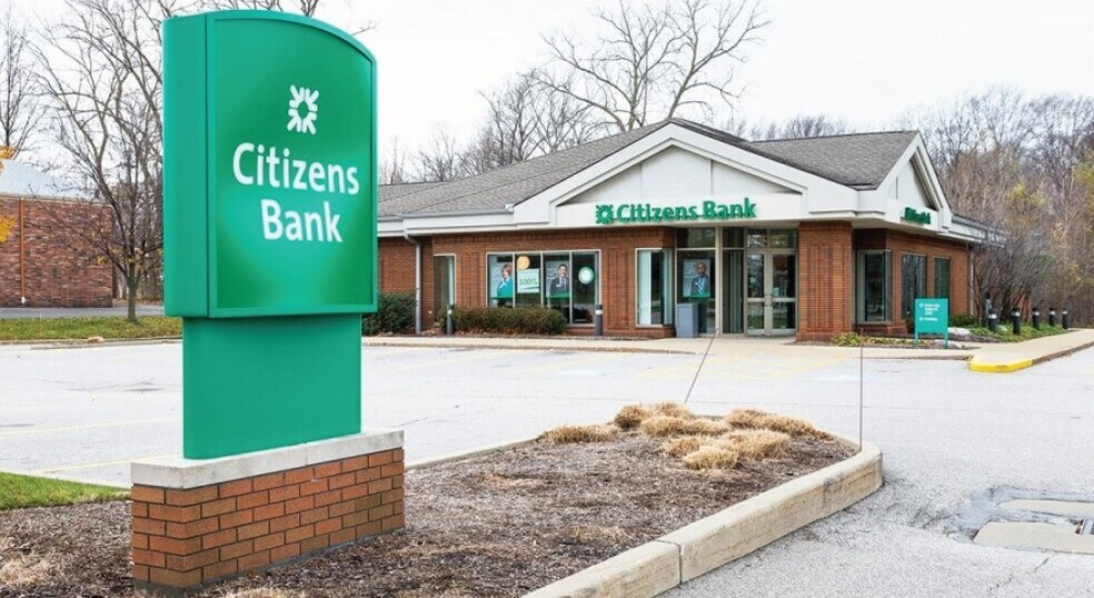 More Photos Of 690 Richmond Rd, Richmond Heights Bank For Lease